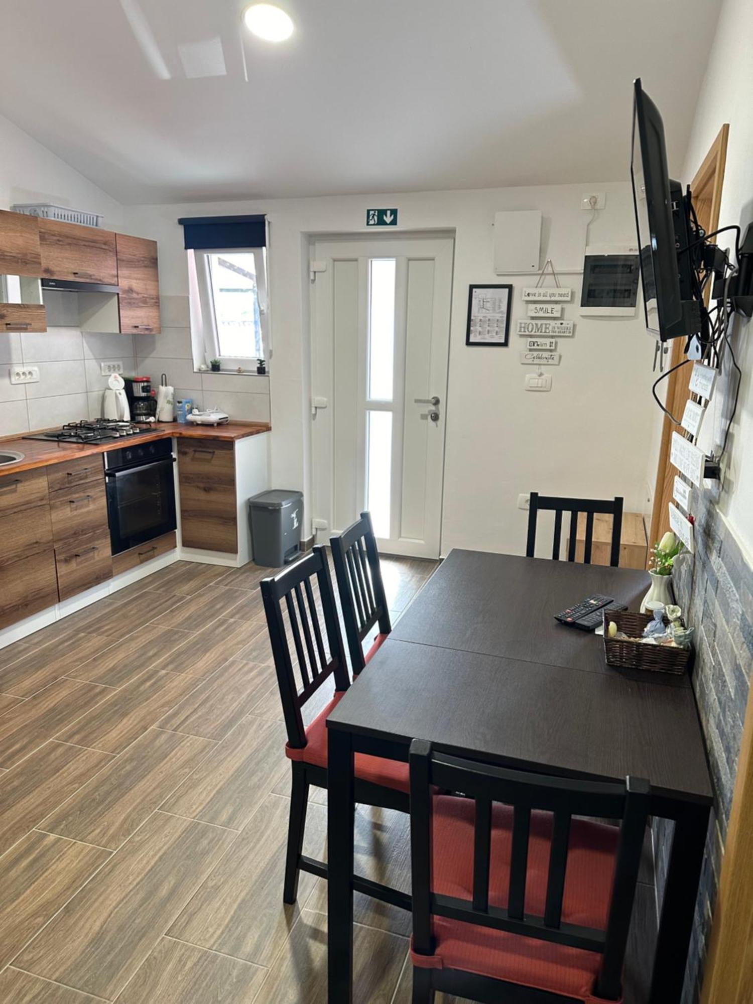 Apartma Mia Črni Kal المظهر الخارجي الصورة